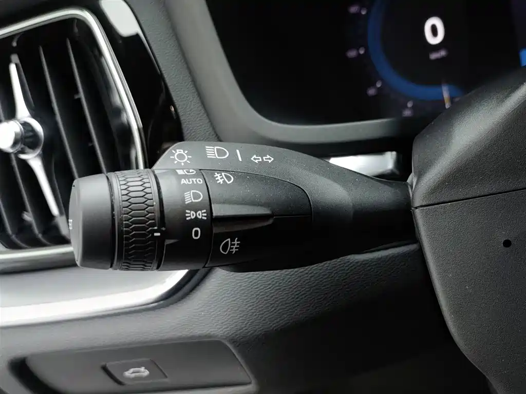 Volvo S60 2024 B4 Zhiyi Luxury Edition купить на сайте DeffCars
