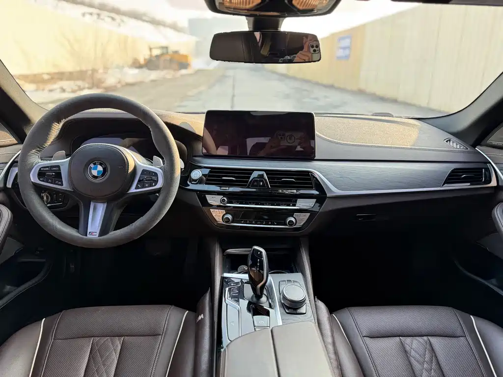 BMW 5 Series 2021 530Li Leading M Sports Package купить на сайте DeffCars