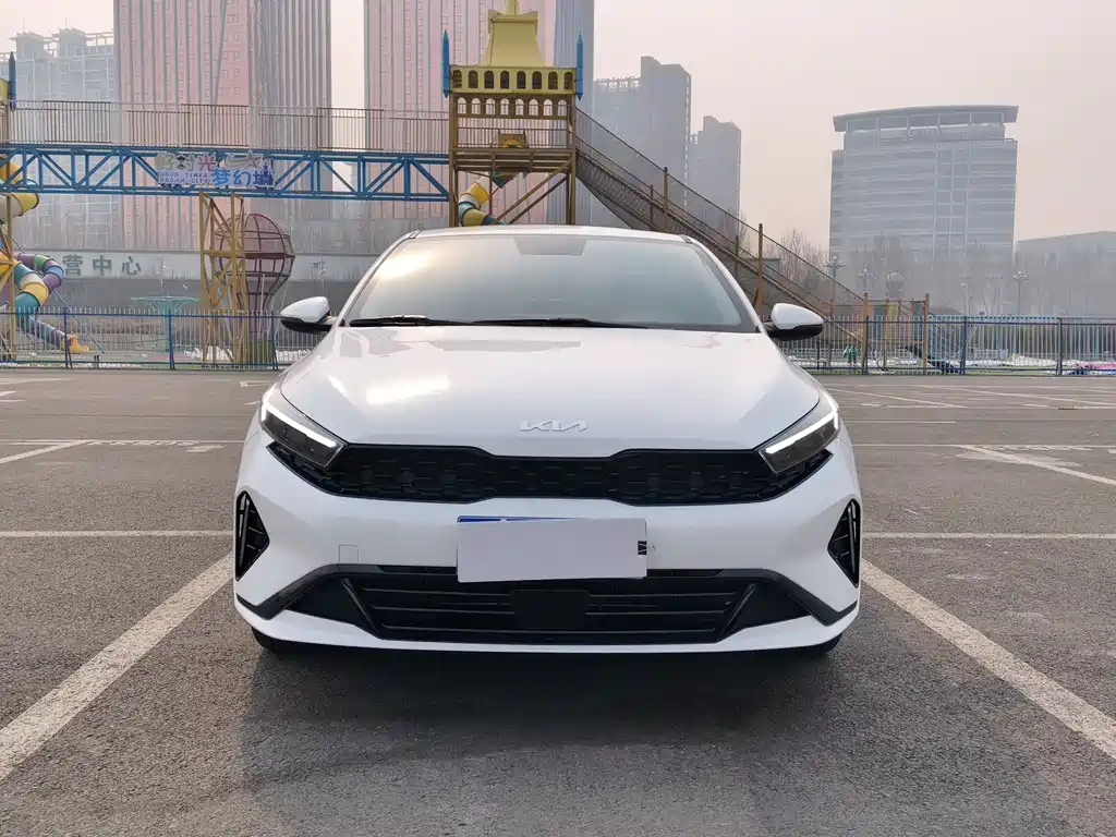 Kia K3 2023 1.5L CVT Deluxe Edition купить на сайте DeffCars