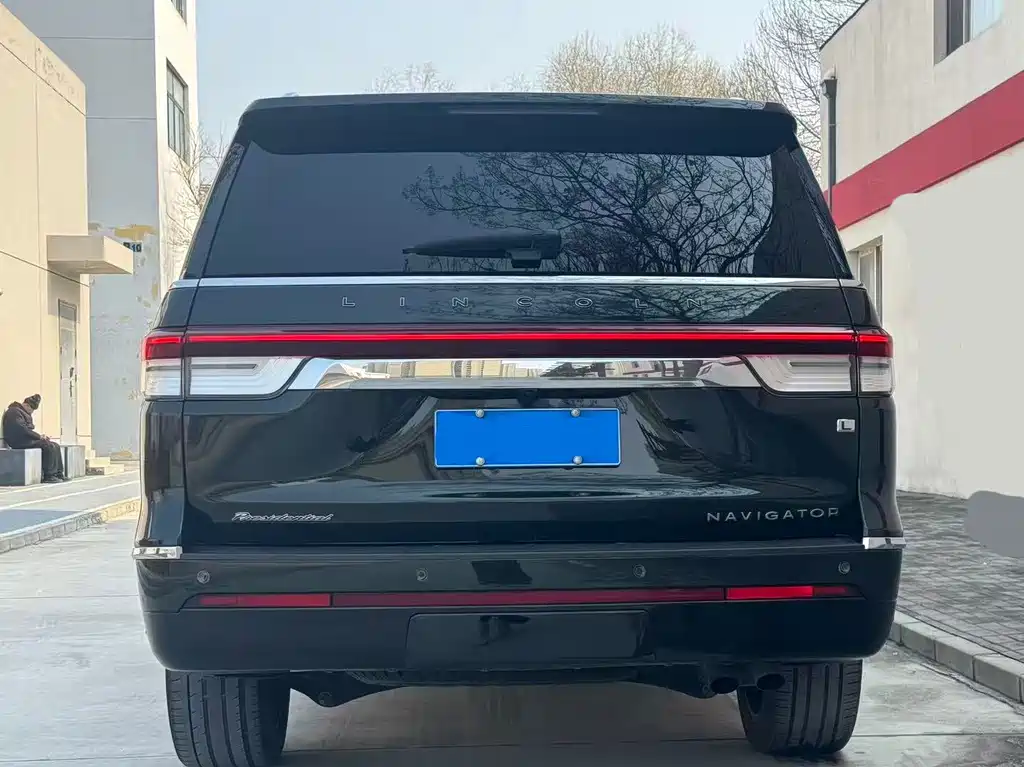 Navigator 2022 3.5T Long Axis Presidential Edition купить на сайте DeffCars