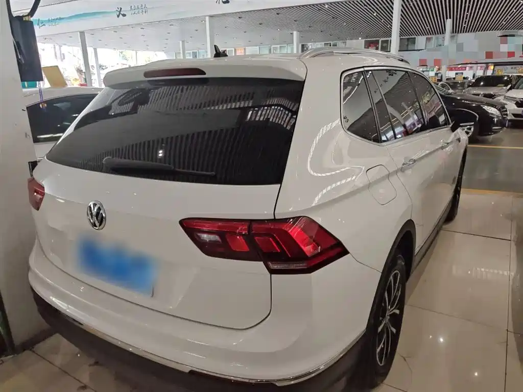Tiguan L 2018 330TSI automatic two-wheel drive comfort version купить на сайте DeffCars