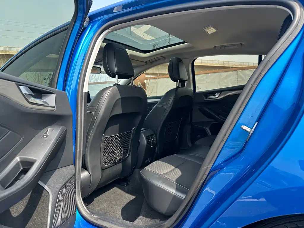 Focus 2019 Hatchback EcoBoost 180 Automatic NeochaEDGE купить на сайте DeffCars