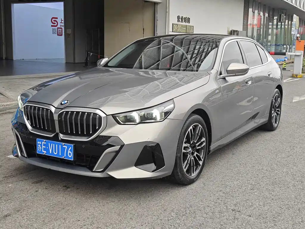 BMW 5 Series 2024 530Li Leading M Sports Package купить на сайте DeffCars