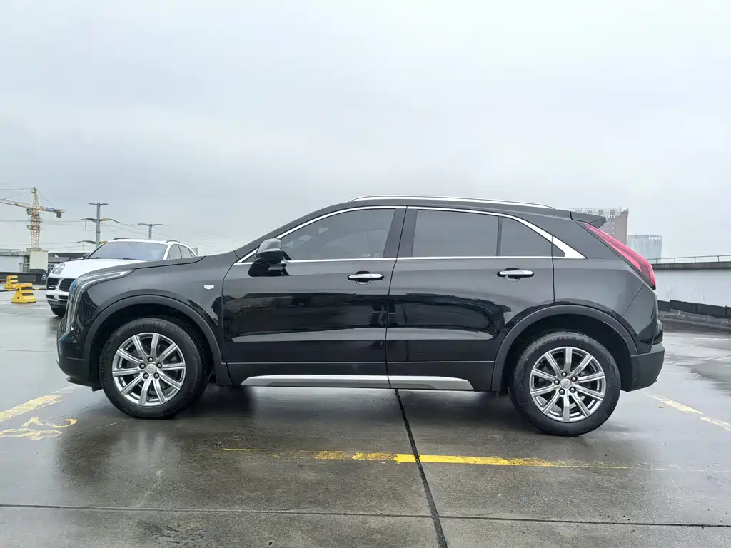 Cadillac XT4 2023 28T two-wheel drive premium model купить на сайте DeffCars