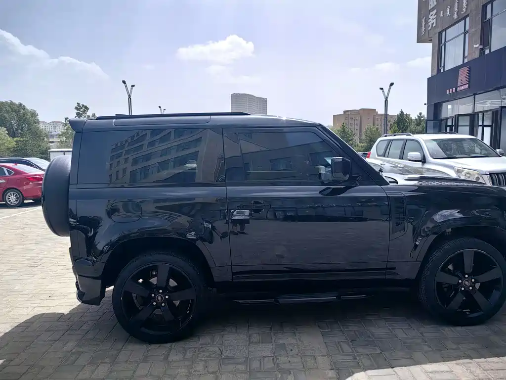 Land Rover Defender 2023 90 2.0T P300 SE купить на сайте DeffCars
