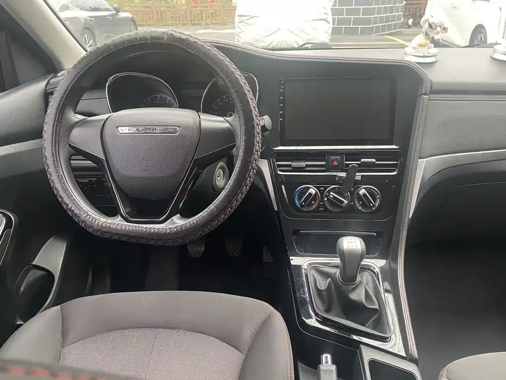 Venucia T70 2019 1.6L manual classic version купить на сайте DeffCars