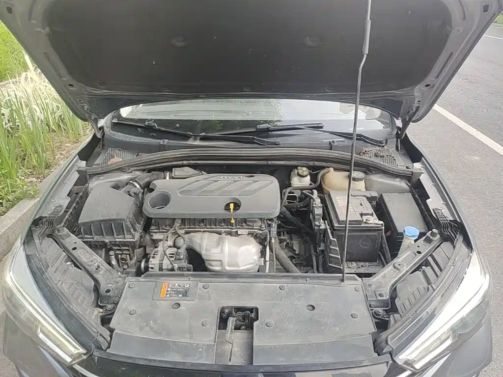 Roewe i5 2021 1.5L CVT Star Edition купить на сайте DeffCars