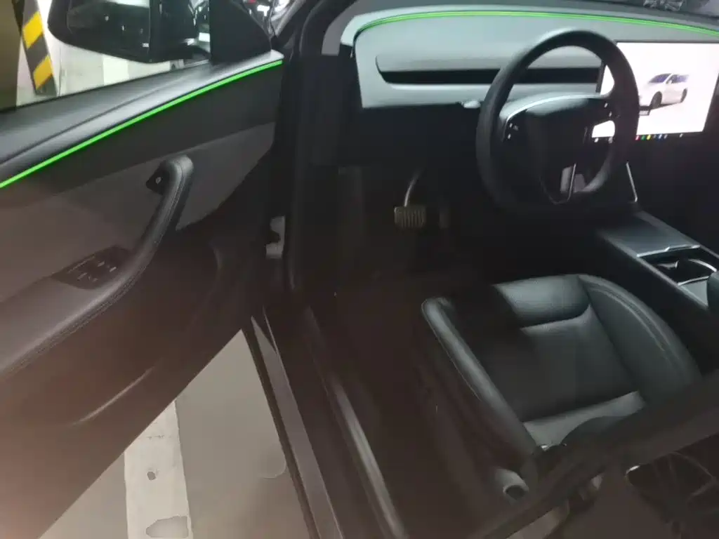 Model Y 2025 rear-wheel drive version купить на сайте DeffCars