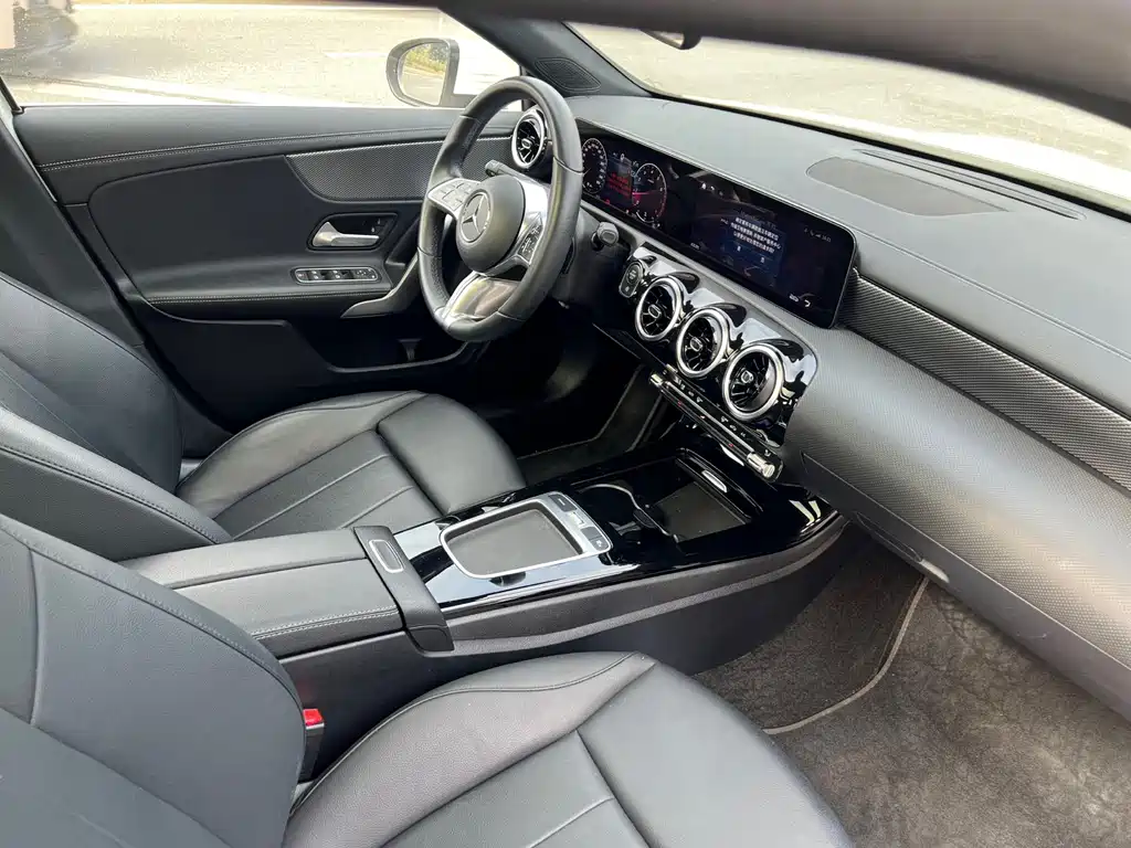 Mercedes-Benz A-Class 2024 A 180 L купить на сайте DeffCars