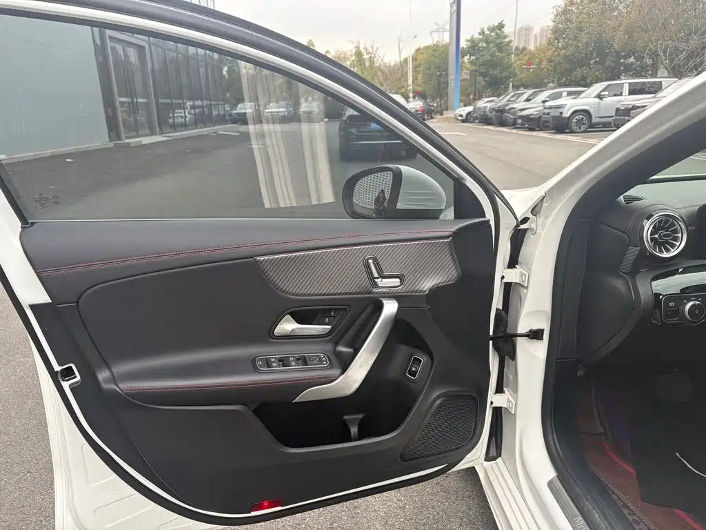 Mercedes-Benz A-Class 2024 A 200 L Dynamic купить на сайте DeffCars