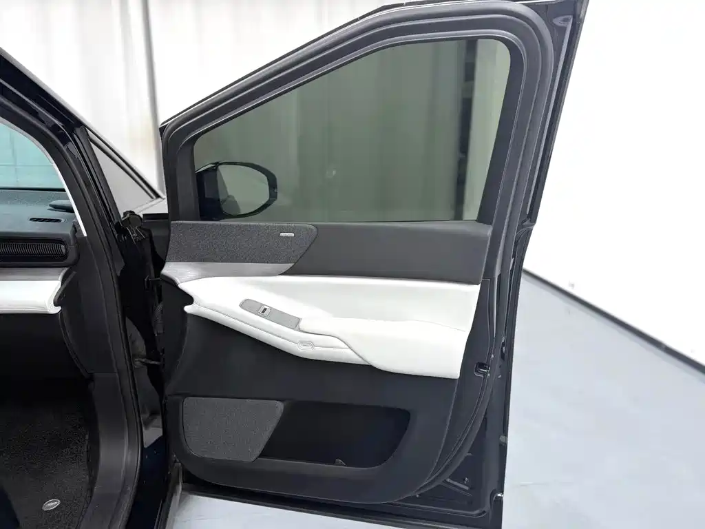 Xpeng X9 2024 640 four-wheel drive high performance Max купить на сайте DeffCars