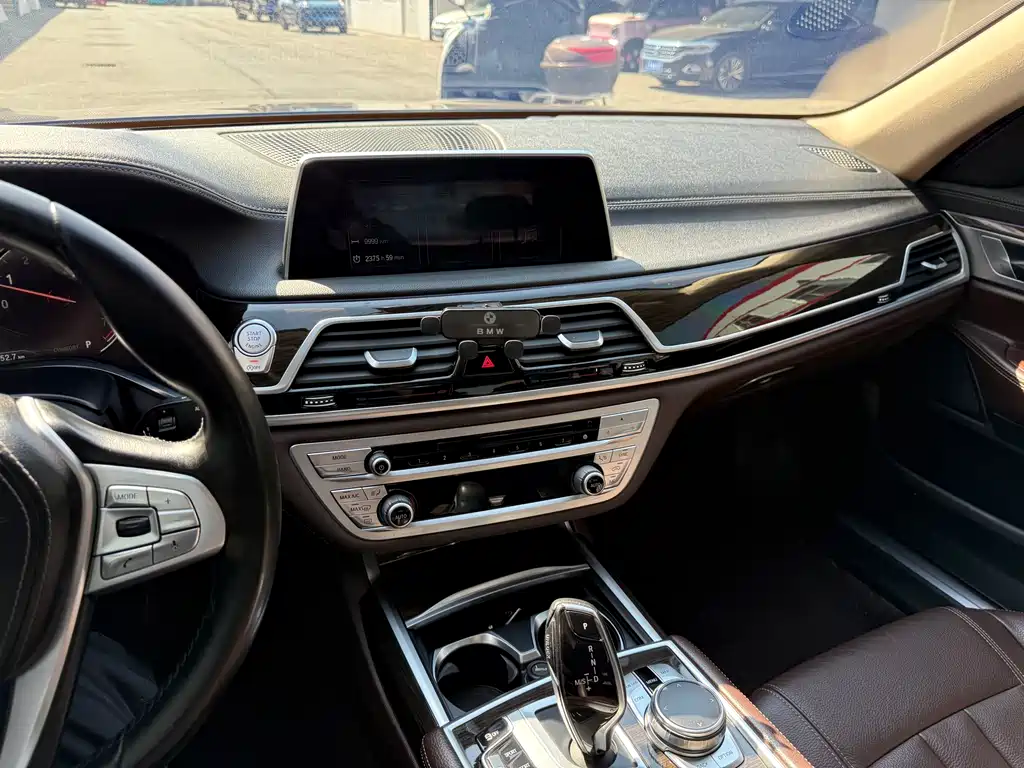 BMW 7 Series 2016 730Li Leading Model купить на сайте DeffCars
