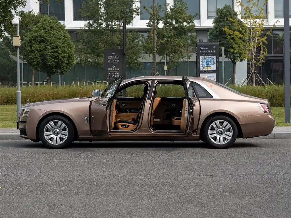 Ghost 2021 6.7T long wheelbase version купить на сайте DeffCars