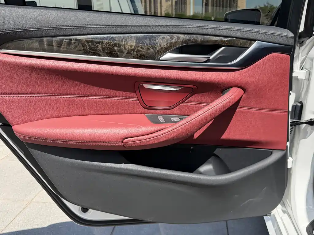 BMW 5 Series 2019 530Li Leading M Sports Package купить на сайте DeffCars