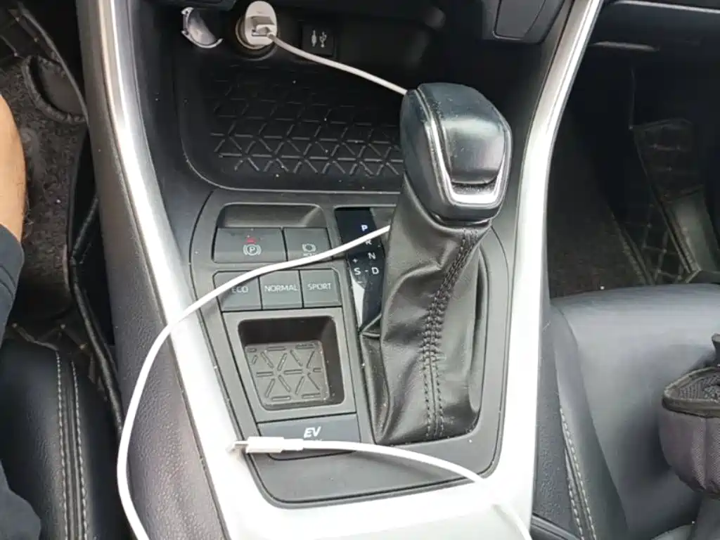 Wilanda 2022 dual engine 2.5L E-CVT two-wheel drive luxury PLUS version купить на сайте DeffCars