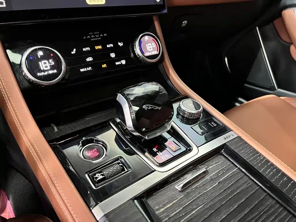Jaguar XFL 2022 XFL 2.0T P250 two-wheel drive elite sports version купить на сайте DeffCars