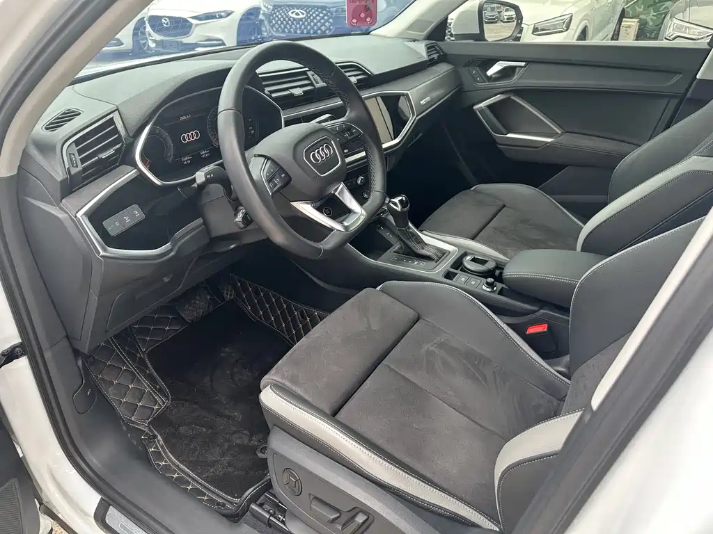 Audi Q3 2023 35 TFSI Fashionable and Dynamic (1.4T) купить на сайте DeffCars