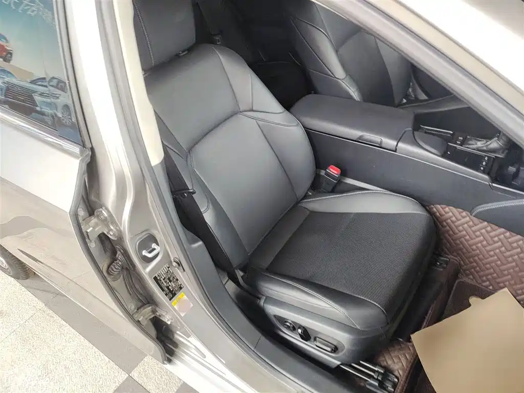 Lexus ES 2018 260 Excellence Edition National V купить на сайте DeffCars