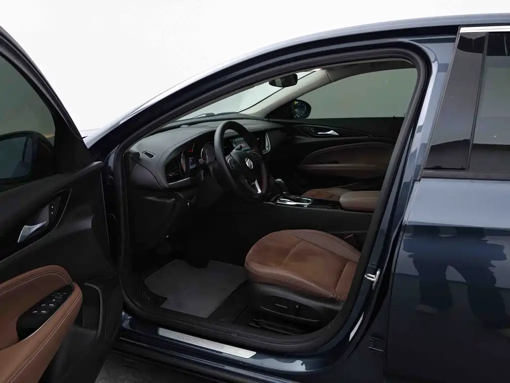 Regal 2019 20T Elite National VI купить на сайте DeffCars