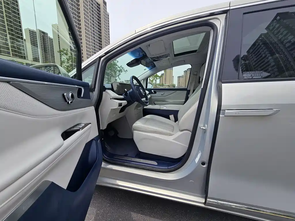 Buick GL8 New Energy 2024 Lu Zun Luxury Edition 7 seats купить на сайте DeffCars