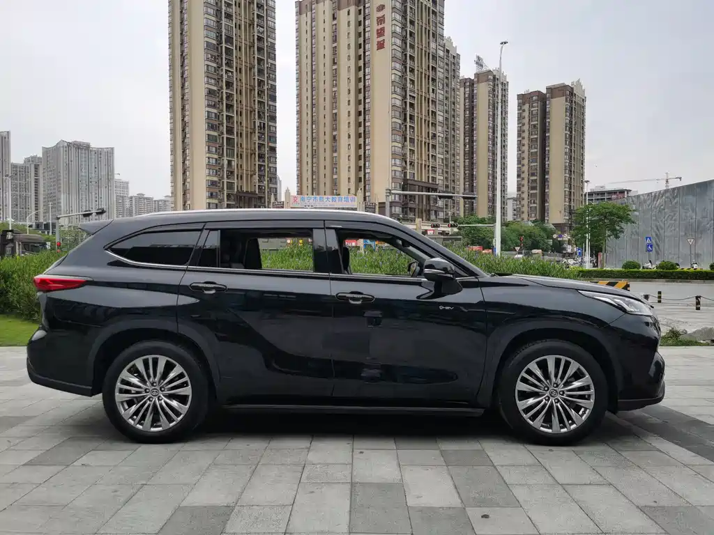 Highlander 2024 2.5L intelligent electric hybrid dual-engine two-wheel drive premium version 7 seats купить на сайте DeffCars