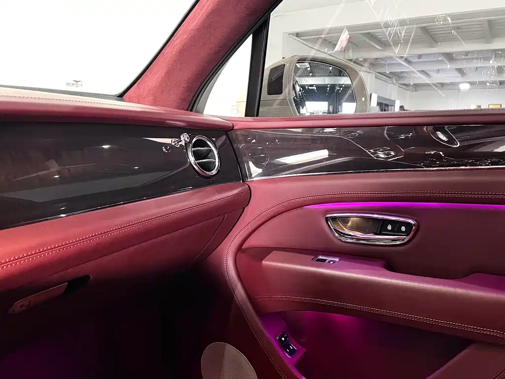 Bentayga plug-in hybrid 2021 3.0T PHEV купить на сайте DeffCars
