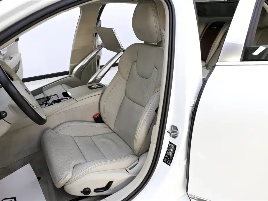 Volvo S90 Plug-in Hybrid 2019 T8 E-Drive Hybrid Honor Edition 3 Seats National VI купить на сайте DeffCars