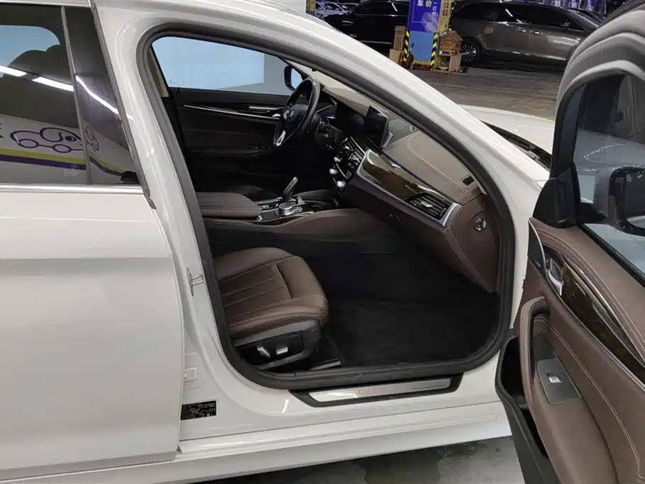 BMW 5 Series 2020 525Li Luxury Package купить на сайте DeffCars