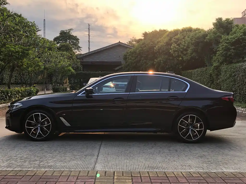 BMW 5 Series 2023 facelift 530Li exclusive M sports package купить на сайте DeffCars