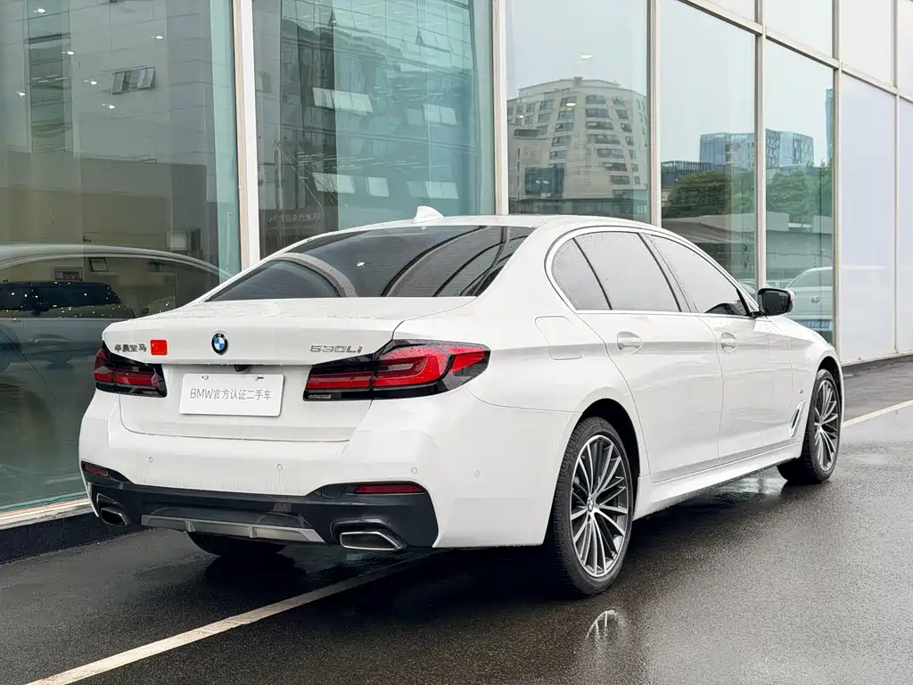 BMW 5 Series 2022 530Li Leading M Sports Package купить на сайте DeffCars