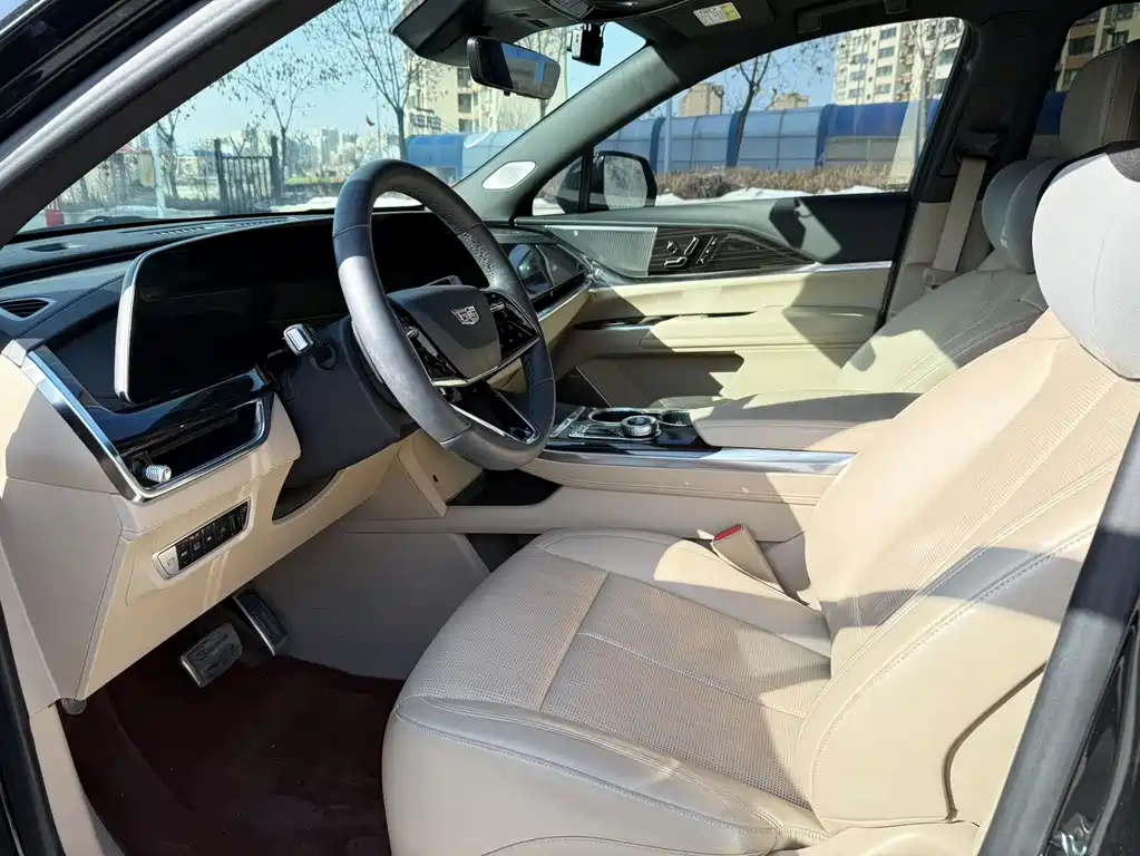 Cadillac XT5 2025 2.0T Premium Model купить на сайте DeffCars