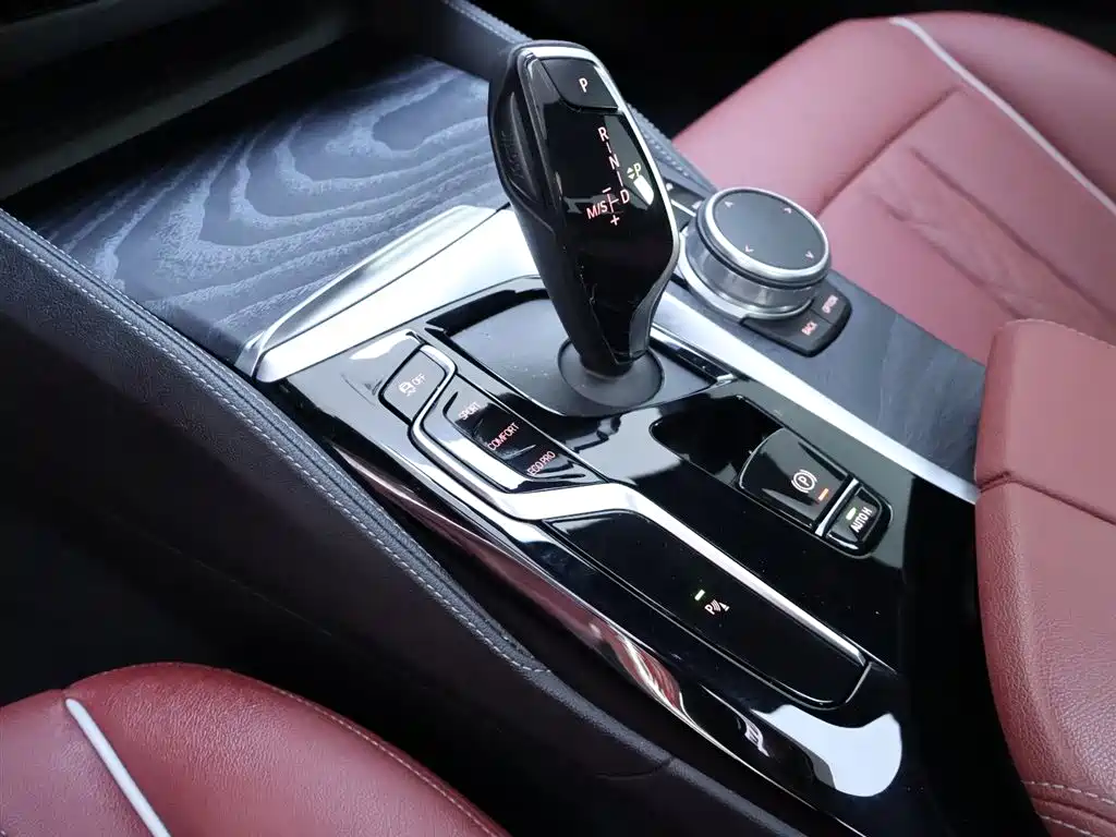 BMW 5 Series 2021 530Li Leading M Sports Package купить на сайте DeffCars
