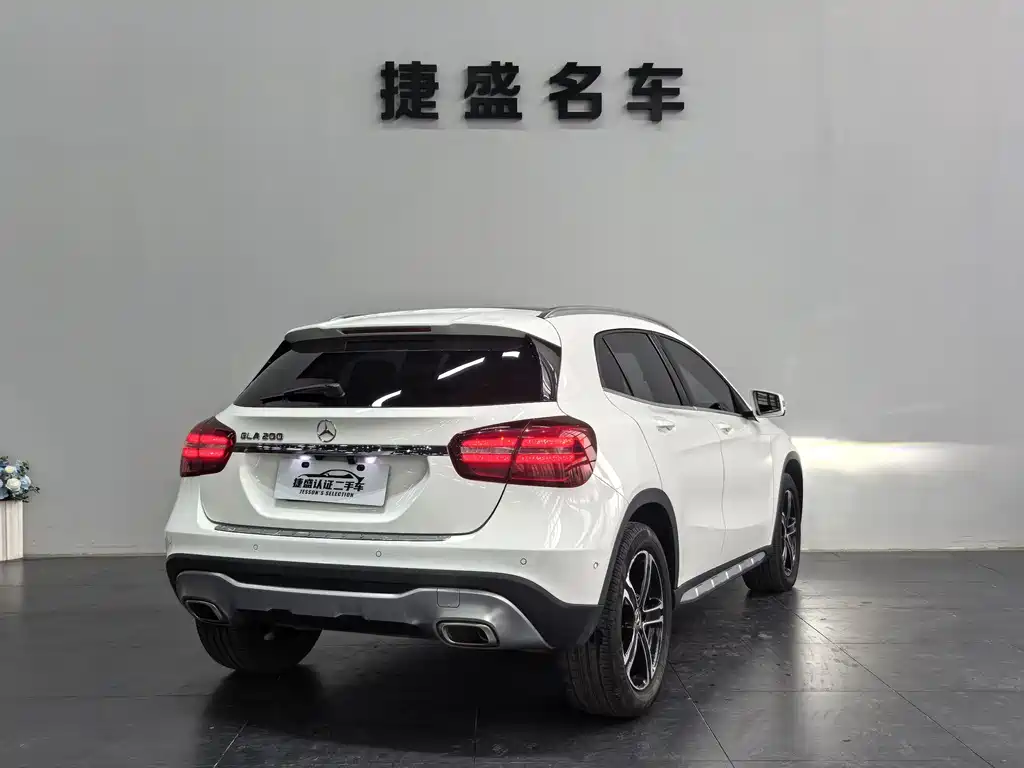 Mercedes-Benz GLA 2018 GLA 200 Fashion Model купить на сайте DeffCars