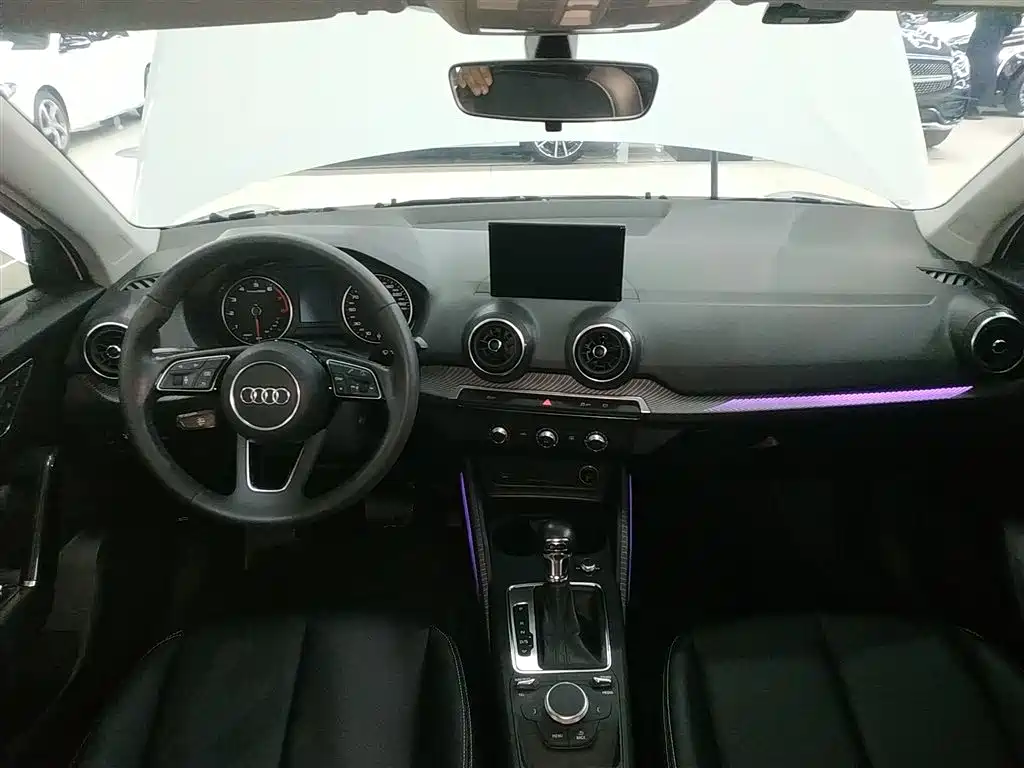 Audi Q2L 2018 35 TFSI launches exclusive version, National VI купить на сайте DeffCars