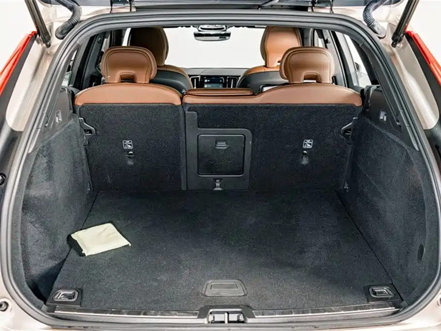 Volvo XC60 2025 B5 four-wheel drive Zhiyuan luxury version купить на сайте DeffCars