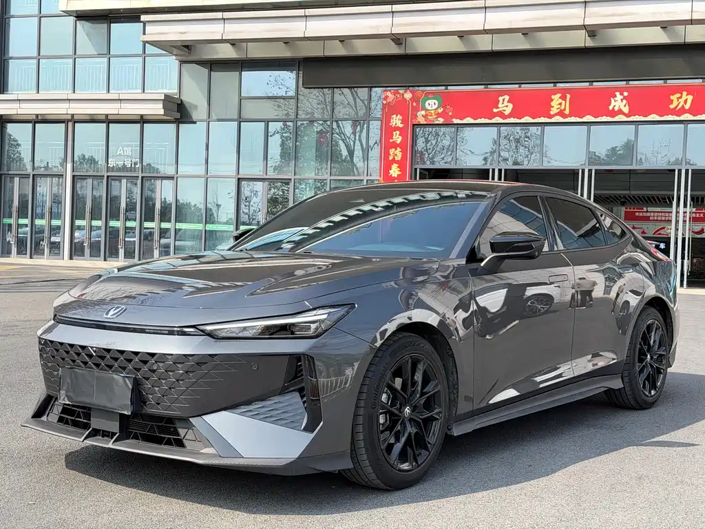 Changan UNI-V 2024 1.5T premium model купить на сайте DeffCars