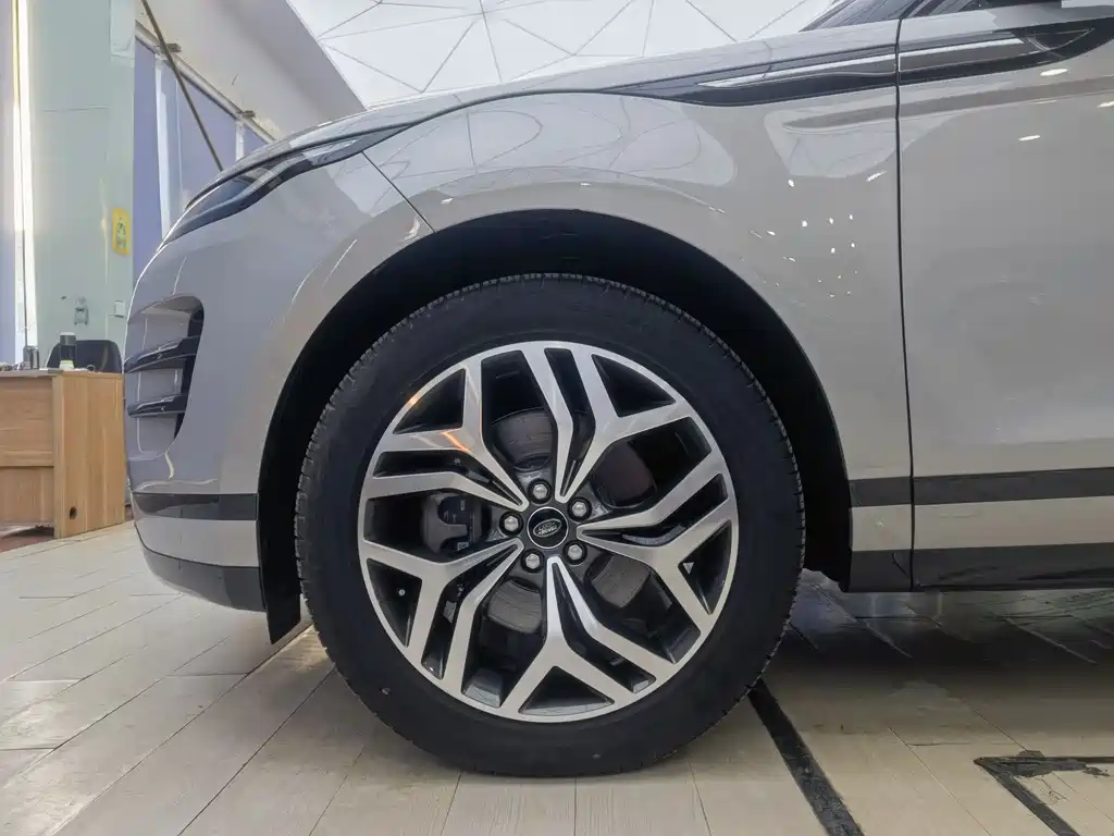 Range Rover Evoque New Energy 2023 Evoque L P300e plug-in electric hybrid version купить на сайте DeffCars