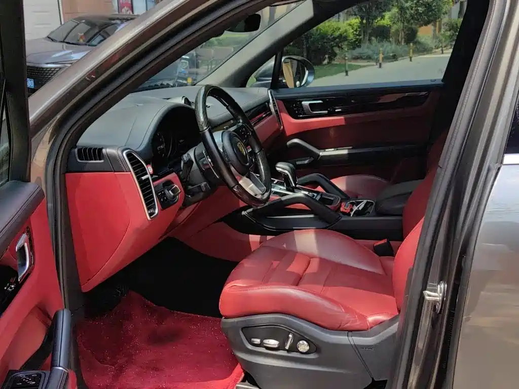 Cayenne New Energy 2022 Cayenne E-Hybrid 2.0T Platinum Edition купить на сайте DeffCars