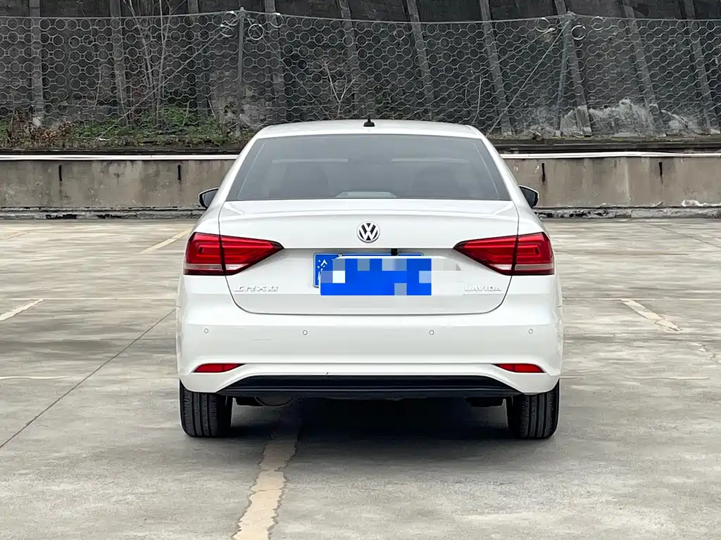 Lavida 2022 1.5L automatic fashion version купить на сайте DeffCars