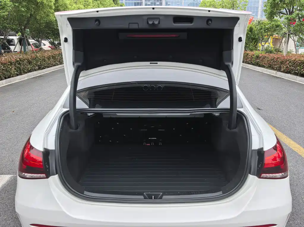 Mercedes-Benz A-Class 2023 A 200 L Dynamic купить на сайте DeffCars