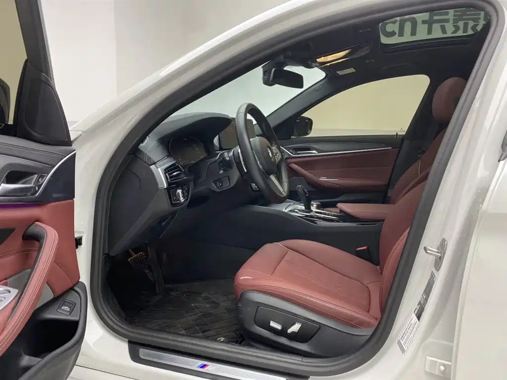 BMW 5 Series 2023 530Li Leading M Sports Package купить на сайте DeffCars