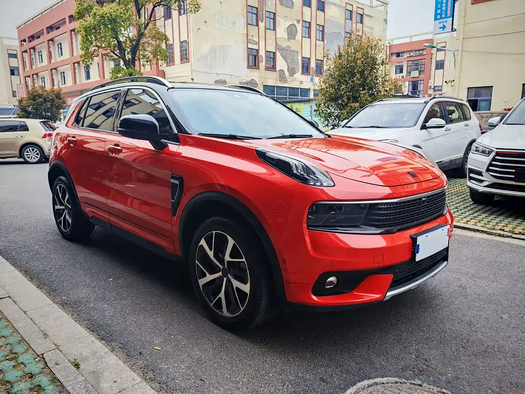 Lynk & Co 01 2017 2.0T 4WD Pro version купить на сайте DeffCars