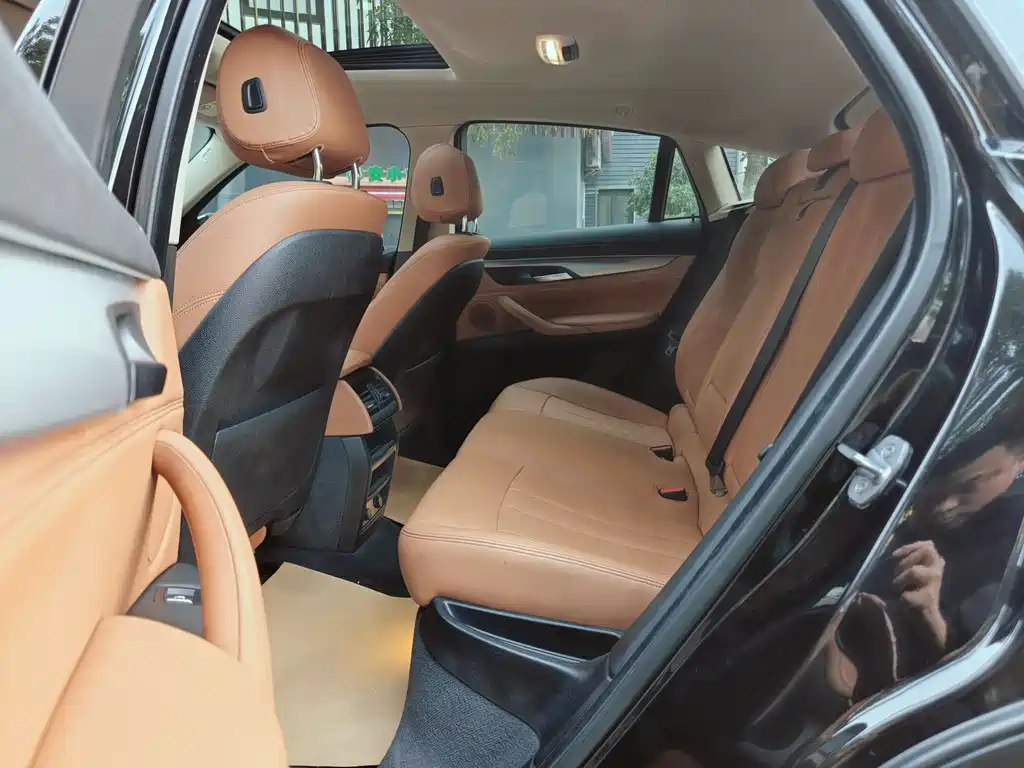 BMW X6 2015 xDrive35i leading model купить на сайте DeffCars
