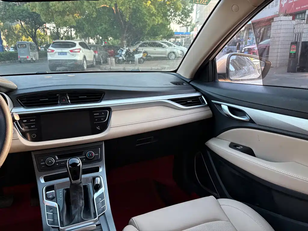 Emgrand 2018 1.5L CVT luxury model купить на сайте DeffCars