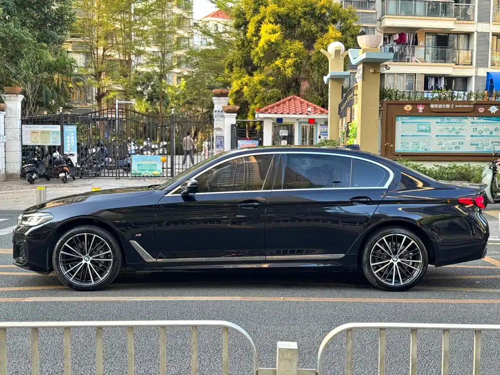 BMW 5 Series 2023 530Li Leading M Sports Package купить на сайте DeffCars