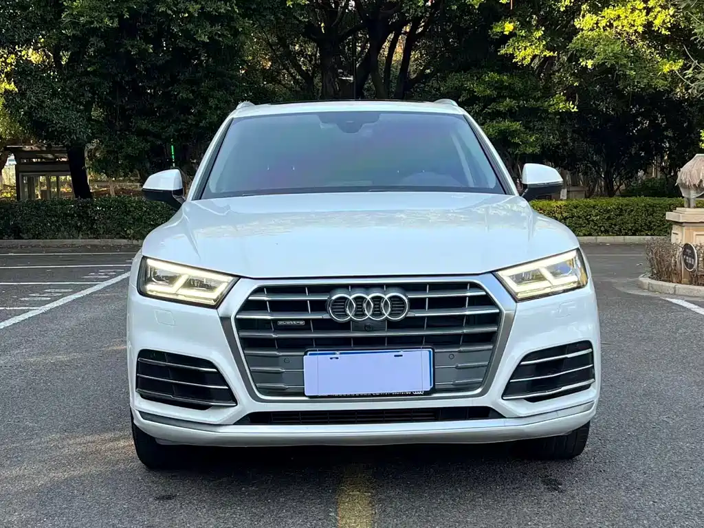 Audi Q5L 2020 40 TFSI enjoys fashionable style купить на сайте DeffCars