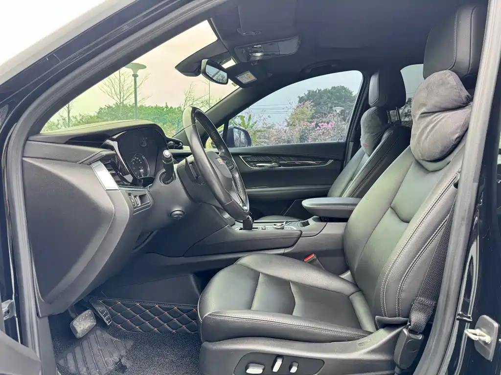 Cadillac XT6 2022 2.0T seven-seat two-wheel drive luxury model купить на сайте DeffCars