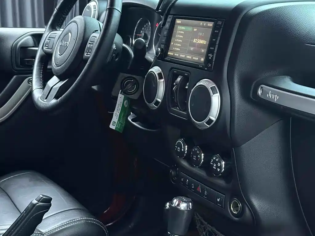 Wrangler 2012 3.6L Sahara four-door version купить на сайте DeffCars
