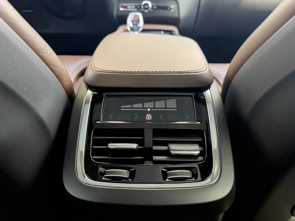 Volvo XC90 2021 B6 Zhiya Luxury Edition 7 seats купить на сайте DeffCars