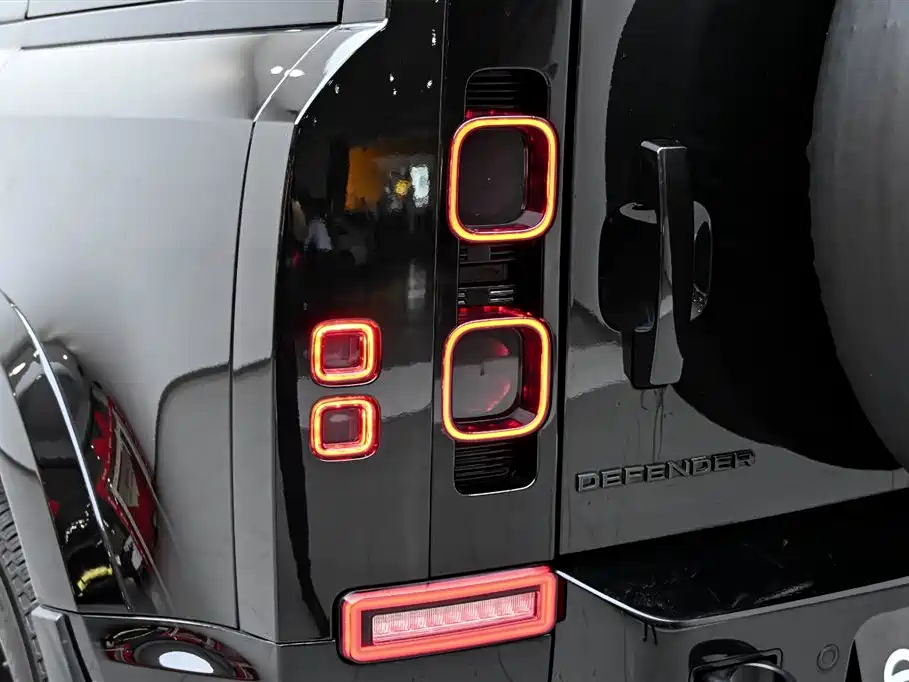 Land Rover Defender 2024 110 3.0T P400 X-DYNAMIC HSE купить на сайте DeffCars